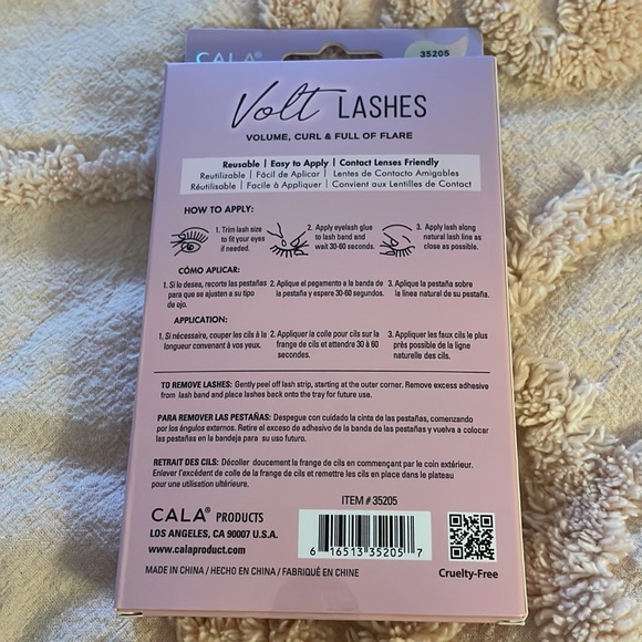 Premium Volt Lashes in style Wispy - Picture 3 of 5